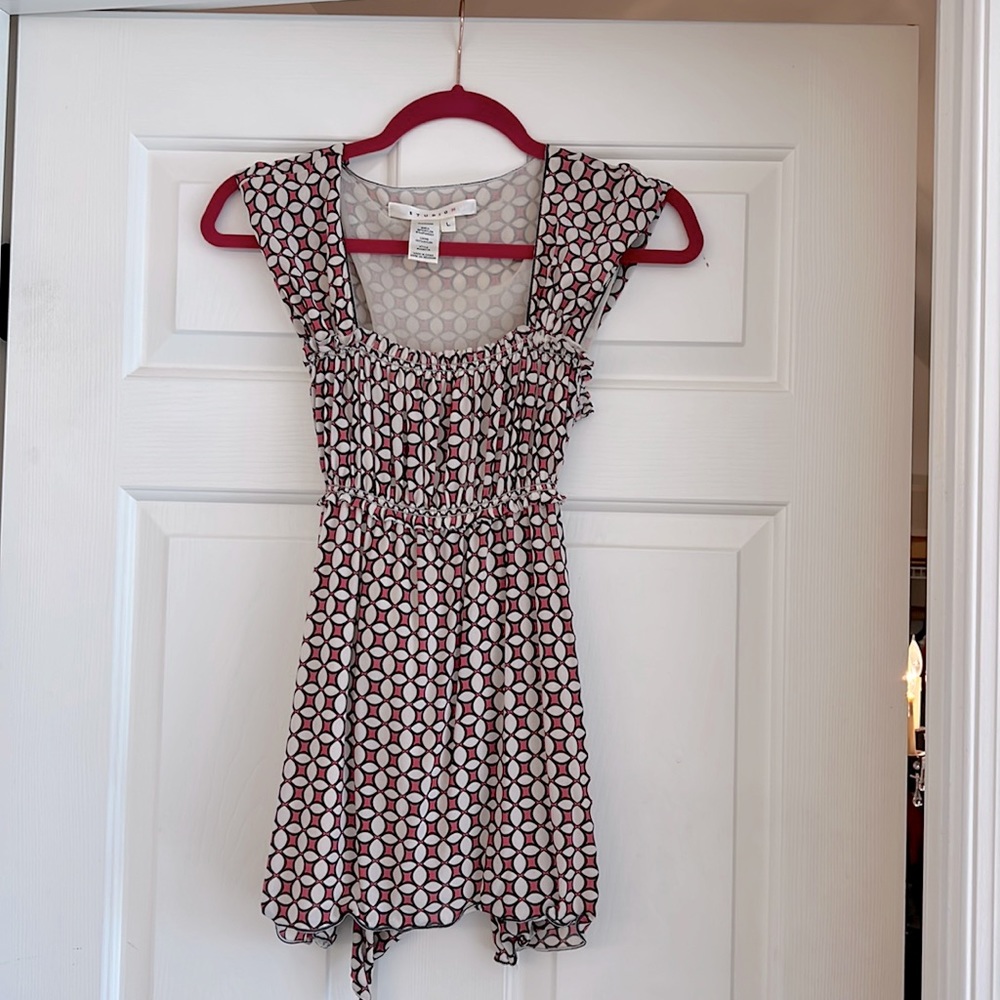 Studio M size large summery sleeveless empire top, red/beige mod pattern